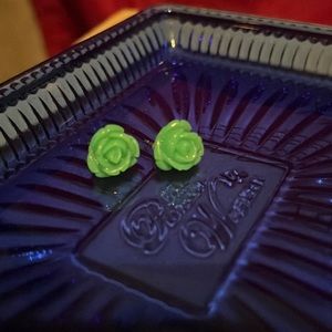 Super Cute!!! Green Rosebud Earrings